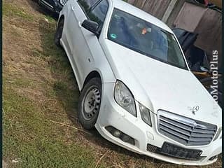 Dezmembrez Mercedes E Class W212 2013 2 bucăți, alb negru cutii si motoare diferite: OM651