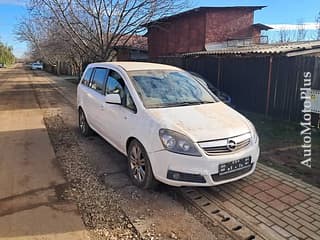 Dezmembrez Opel zafira b  Motor 1.7 cdti An fabricație 2011