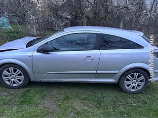 Dezmembrez Opel Astra GTC, an 2006, motor 1.7 CDTI, 101 CP, cutie manuală 5 trepte, pentru. Dezmembrări Land Rover Discovery Sport în România
